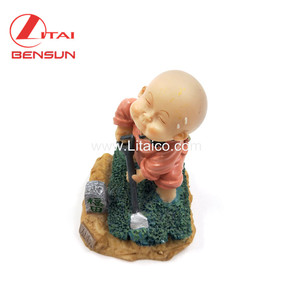 Wholesale Custom Handmade Resin Crafts Decoration Home Statues Young <strong>Monk</strong> Figurines - Product Image 4