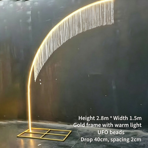 Arco natalizio di lusso in metallo dorato con catena di cristalli e luci LED a filo per decorazioni interne fai-da-te per feste di Natale e laurea - Product Image 4