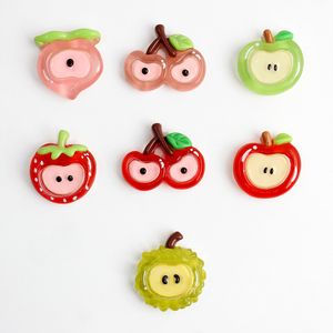 Cabochons plats en résine en forme de tranches de fruits (fraise, pomme) pour la création de bijoux DIY, la décoration de barrettes, la décoration de téléphones et les autocollants de réfrigérateur - Product Image 1