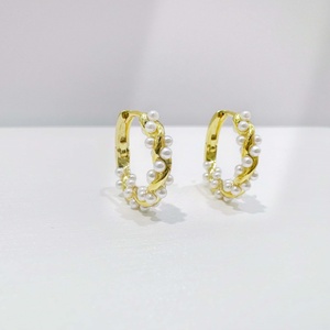 custom plata 925 sterling <b>silver</b> Classic western <b>Huggie</b> Earring korean gold plated korean vintage bridal pearl hoop earrings - Product Image 1