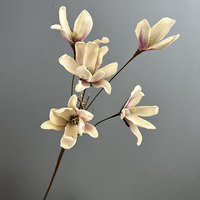 Vente directe usine – Fleurs artificielles magnolia multi-tiges en EVA pour décoration intérieure et accessoires de photographie de mariage, motif gaufré ; Nouveauté