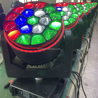 Lyre LED à tête mobile 19x40W Bee Eye RGBW 4-en-1 avec zoom pour DJ, bars, discothèques, mariages, fêtes et parcs à thème