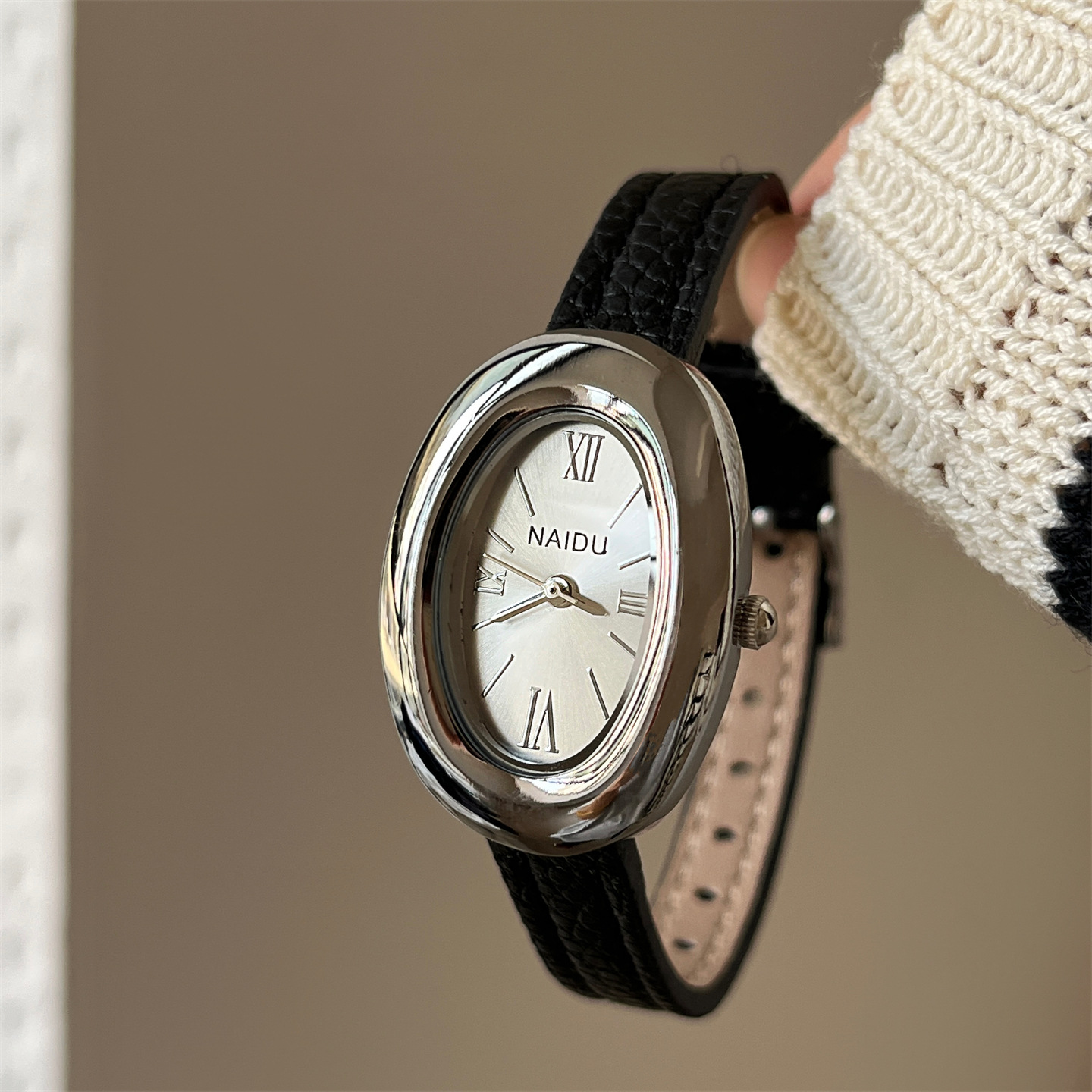 Cintura nera - montatura argento - superficie bianca