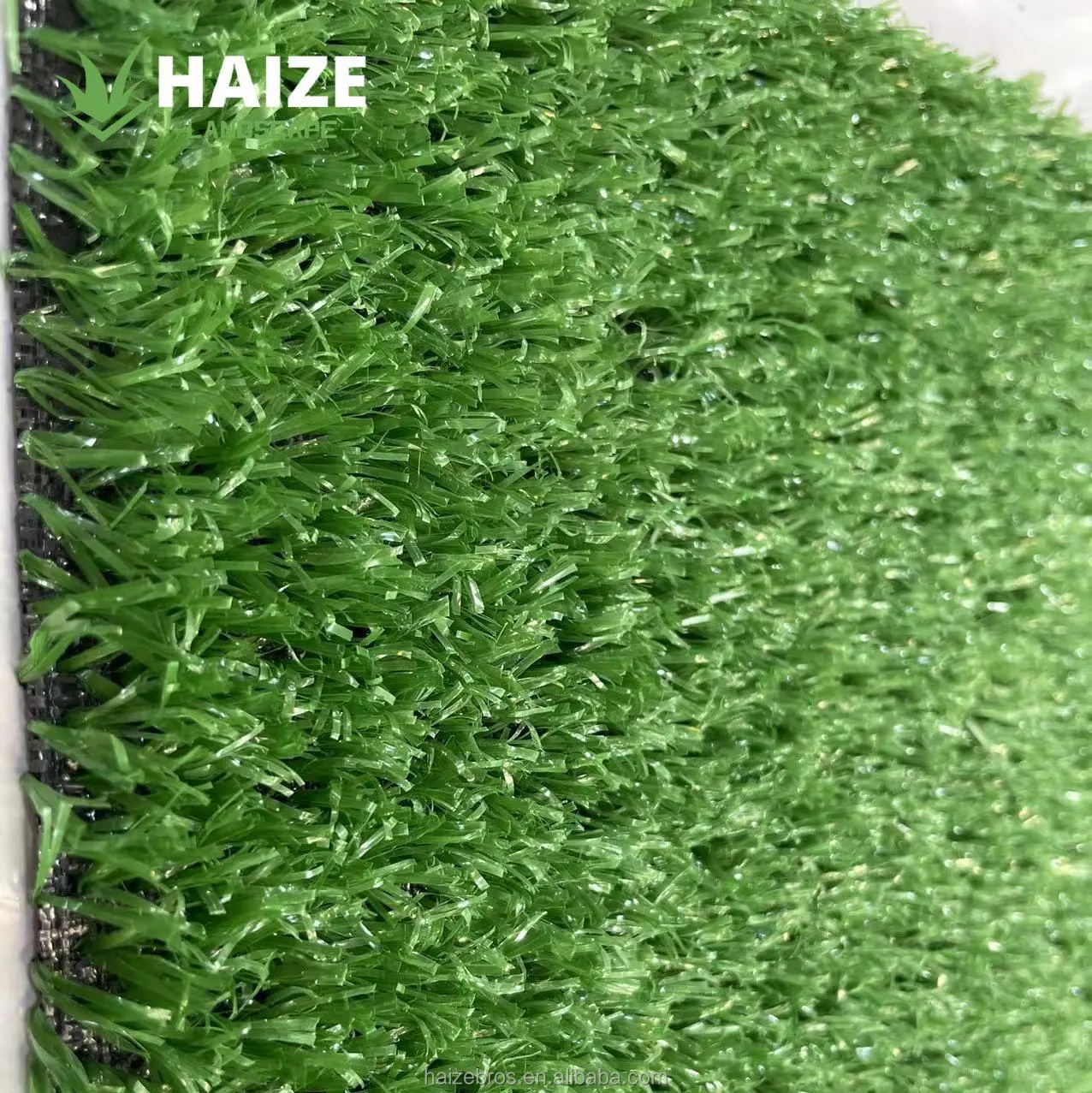 بكرة سجاد من العشب الاصطناعي الأخضر بسعر رخيص للبيع بالجملة من HAIZE في الصين