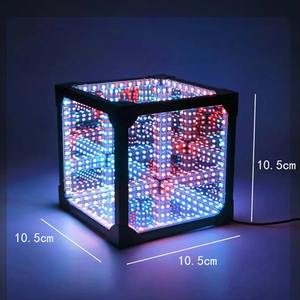 Miroir rotatif en forme de cube, décoration créative originale, lumière ambiante en acrylique, lumière d'ambiance de bureau, décoration colorée originale - Product Image 3