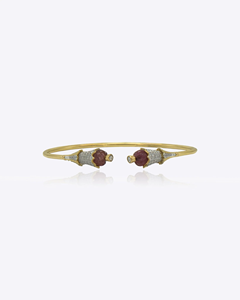 Brazalete Serene Grace, Elegante y Minimalista, Joyería de Diseño, Brazalete Dorado con Estilo, Accesorio Moderno y Chic - Product Image 1