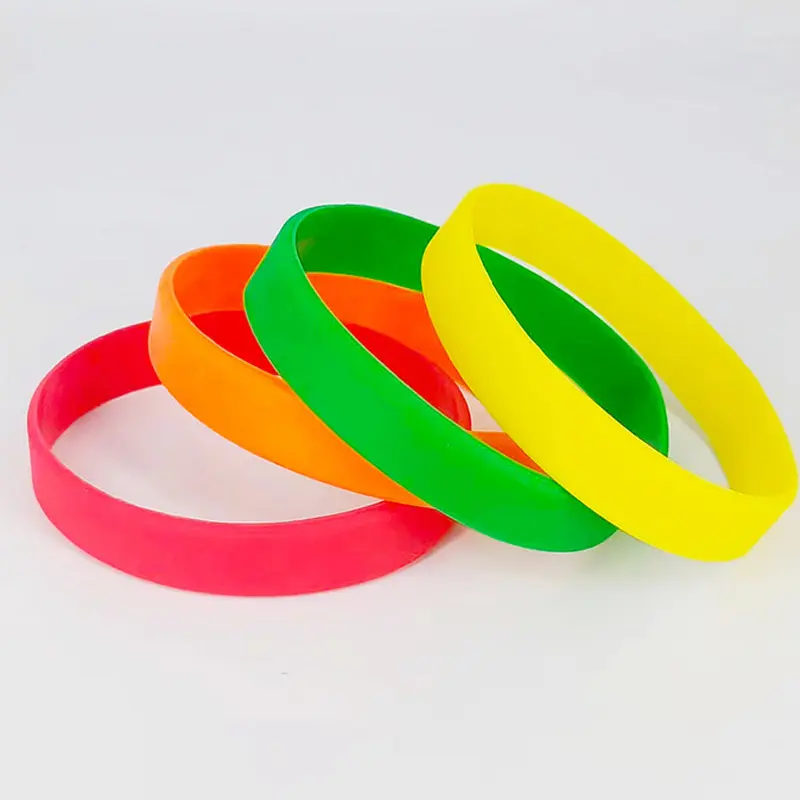 Gepersonaliseerde Custom Kleur Logo Siliconen Armband Rubber Polsbandjes Effen Kleur Glow Siliconen Polsband Voor Promotie Geschenken