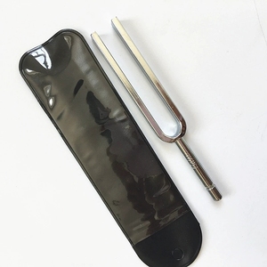Diapason de laboratoire de physique en gros, diapason à vibration sonore simple, diapason médical pour test auditif avec sac de rangement - Product Image 1