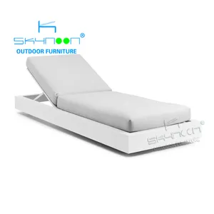 Modern Pool Sun Lounger With Wood Coffee Table Aluminum Beach Garden Sunbed Outdoor Hotel Resort Outdoor Chaise Lounge 43045