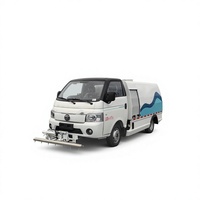 Truk Cuci Listrik Pintar YIWEI 4.5T Sistem Pembersihan Air Bertekanan Tinggi Motor Penggerak 55 110KW Baterai 57.6kWh Garansi 2 Tahun