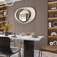 Miroirs muraux décoratifs modernes et uniques en métal abstrait irrégulier pour salon et salle à manger