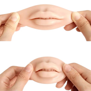 กล่องซิลิโคนฝึกหัดแต่งหน้าถาวร รุ่น Boxed Salon Lip Model PMU Class Display  ผิวหนังเทียม 3 มิติ นุ่ม สีเข้ม รูปปากเปิด 5 มิติ - Product Image 6