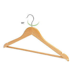 Cintres en bois naturel de qualité supérieure en gros, cintres robustes et durables avec logo pour garde-robe - Product Image 3