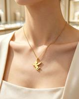 Delicado Collar con Colgante de Ángel Cupido, Chapado en Oro de 18K PVD, Acero Inoxidable, Resistente al Agua y al Deslustre, Joyería con Colgante de Querubín