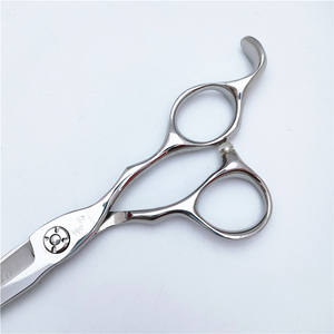 กรรไกรอเนกประสงค์ยี่ห้อ Custom Brand ขนาด 4.5 นิ้ว ใบมีดสแตนเลส สำหรับงานเสริมสวย รุ่นมาตรฐาน - Product Image 4