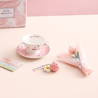 Tasse à café en céramique rose avec soucoupe, motif lapin mignon et floral, tasse cœur pour filles, cadeau pour filles, dessin animé de niche haut de gamme