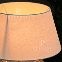 Lampe de table contemporaine à motif géométrique ondulé avec abat-jour en lin respirant pour console ronde ou lampe d'appoint de salon