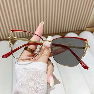 Gafas de Sol de Moda con Logotipo Personalizado 2025, Lentes de Metal que Cambian de Color, Protección UV400, Fotocromáticas, Anti Luz Azul para Mujer - Product Image 6