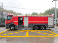 Camion de pompiers Zhenxiang Mercedes-Benz neuf 6x4 diesel à transmission automatique 456 CV 16 tonnes pour le transport de liquides, capacité du réservoir 95 m 10 000 L