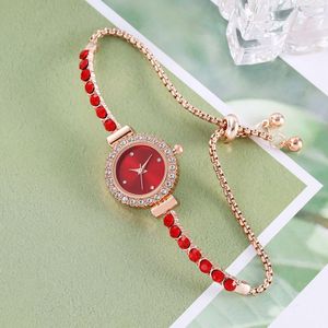 Nouvelle <span class=keywords><strong>montre</strong></span> à quartz pour femmes avec strass colorés et cadran <span class=keywords><strong>fin</strong></span> positionné librement <span class=keywords><strong>montre</strong></span>-<span class=keywords><strong>bracelet</strong></span> réglable - Product Image 2