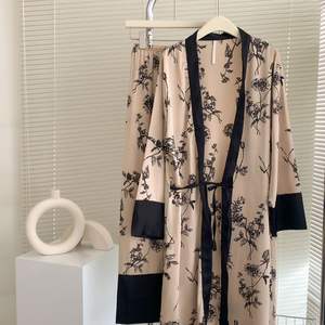 Nouveau chinois rétro imprimé à manches longues Senior femmes rouge Net vent peignoir <span class=keywords><strong>chemise</strong></span> <span class=keywords><strong>de</strong></span> <span class=keywords><strong>nuit</strong></span> pyjamas matin robe ensemble - Product Image 3