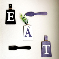 Salon luxe accessoires décoration rustique suspendus lettres bois planche à découper manger mignon signe ensemble suspendu Art cuisine décor