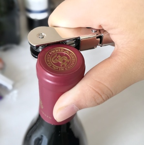 Innovation TSA Approuvé Sans <span class=keywords><strong>Lame</strong></span> Ouvre-Vin Nouveau <span class=keywords><strong>Tire</strong></span>-<span class=keywords><strong>Bouchon</strong></span> avec Logo Couteau Tsa en Métal Inoxydable pour Compagnies Aériennes - Product Image 4