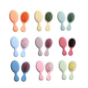 Cepillo de Pelo Profesional con Mango de Plástico y Cerdas de Nylon, Duradero, Impermeable, Moderno y Cómodo - Product Image 1