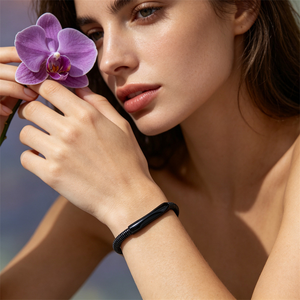 Bracelet de luxe en acier inoxydable avec chaîne serpent et tube incurvé à bords arrondis pour femme - Product Image 5