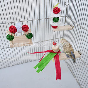 Set di decorazioni per gabbie per uccelli natalizi per pappagalli-pesce persico da masticare in legno con campanelli e giocattoli da masticare-regali per le vacanze alla rinfusa - Product Image 1