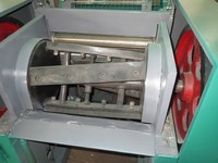 Machine à déchiqueter et à couper les déchets textiles en coton, les vieux vêtements, les vêtements usagés, pour le recyclage