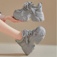 En gros Baskets plateforme pour femme, style 'Dad', avec empeigne en EVA, semelle intermédiaire en EVA, talon épais de 5 à 8 cm, strass et lacets, chaussures de marche décontractées