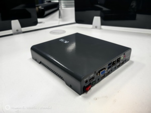 Mini PC Industrial Integrado Robusto sin Ventilador con Carcasa de Aluminio para Funcionamiento Continuo, Entrada de 12-36V, Disponible en Stock - Product Image 2