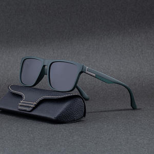 Gafas de sol polarizadas cuadradas de lujo para hombre, protección UV400, lentes TAC, montura de plástico y metal con estuche, color negro - Product Image 1