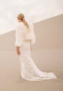 YR1113 Acepta Pedidos Personalizados de Todo Tipo de Productos de Plumas de Avestruz, Chaqueta de Avestruz Real de Lujo para Novias y Fiestas - Product Image 4
