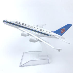 1 Comparé au modèle d'<span class=keywords><strong>avion</strong></span> en alliage 400, China Southern Airlines 380, souvenir de collection, décoration de voiture, articles de décoration - Product Image 3