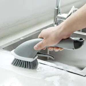 Dispensador de jabón antideslizante con mango largo, pulverizador automático de agua para limpiar la suciedad, cepillo de Palma