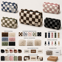 Sac de maquillage en peluche à carreaux de grande capacité de haute qualité, pochette cosmétique douce et moelleuse pour le rangement de produits de beauté, vente en gros ODM
