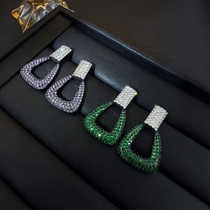 Pendientes Largos Cuadrados de Cobre con Circonita, Estilo Europeo Americano, Lujo Ligero, Geométricos, Vintage, Exagerados, Elegantes, con Personalidad - Product Image 2