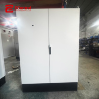 Boîtier de distribution électrique sur pied en acier inoxydable et acier laminé à froid, revêtu par poudrage, IP55, avec double porte