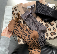 Chaussettes pour femmes en jacquard à motif léopard, mignonnes et tendance, en coton peigné 200N, douces et élégantes pour les fêtes et l'usage quotidien, chaussettes amusantes personnalisées