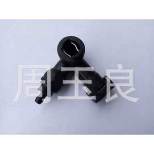 ข้อต่อท่อคลัตช์รูปตัวที 519MHA1602502 พลาสติกสีดำ อะไหล่รถยนต์สำหรับ Baojun Chevrolet - Product Image 1