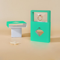 Boîte de rangement flottante transparente carrée à charnières en plastique, emballage à suspension en film PE pour bijoux, montres, bagues, pierres précieuses