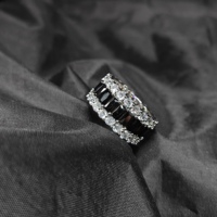 Bague d'éternité de luxe à large bande multi-rangs en zircon cubique noir et blanc, plaquée platine sur laiton, bijoux de mariage pour femmes