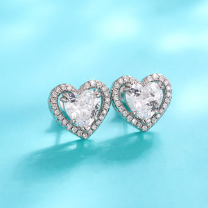 Orecchini a perno a doppio strato a forma di cuore traforato da donna, piccoli, effetto metallo, accessori per uso quotidiano - Product Image 2