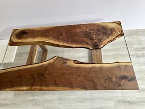 โต๊ะรับประทานอาหารมินิมอลสุดพิเศษ โต๊ะเรซิ่นอีพ็อกซี่ใสสไตล์โมเดิร์น พร้อมแผ่นไม้วอลนัทขอบธรรมชาติ - Product Image 5