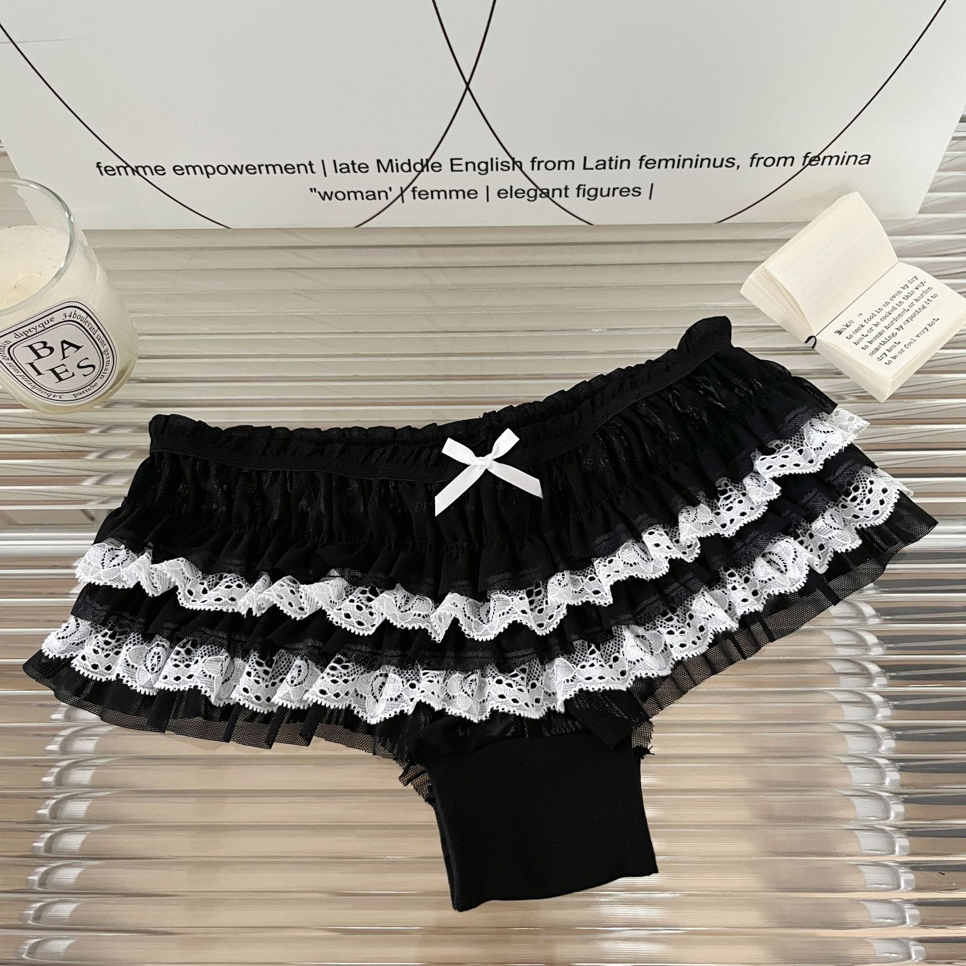 Black/White
