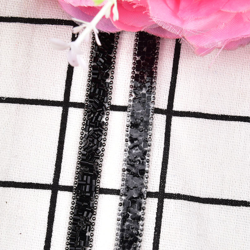 Cuentas de Tubo negro de 1cm de ancho + Cadena de cuentas redondas en ambos lados