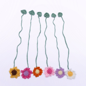 Colgantes tejidos a mano transfronterizos, accesorios de ropa, marcapáginas de margaritas de ganchillo, marcapáginas de hilo de ganchillo hechos a mano. - Product Image 2