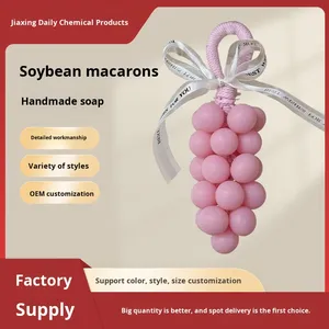 סבון ארומתרפי בעבודת יד בצורת מקרון ורד, סבון מתנה, סבון לבית ולנסיעות, סבון יצירתי וריאליסטי - Product Image 2